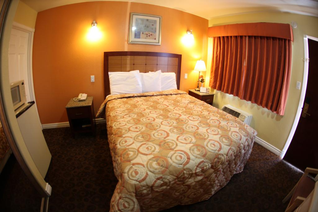 Glen Capri Inn and Suites