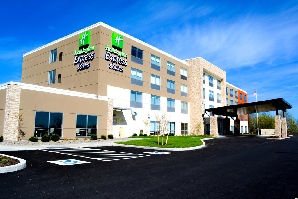 Holiday Inn Express and Suites Oswego