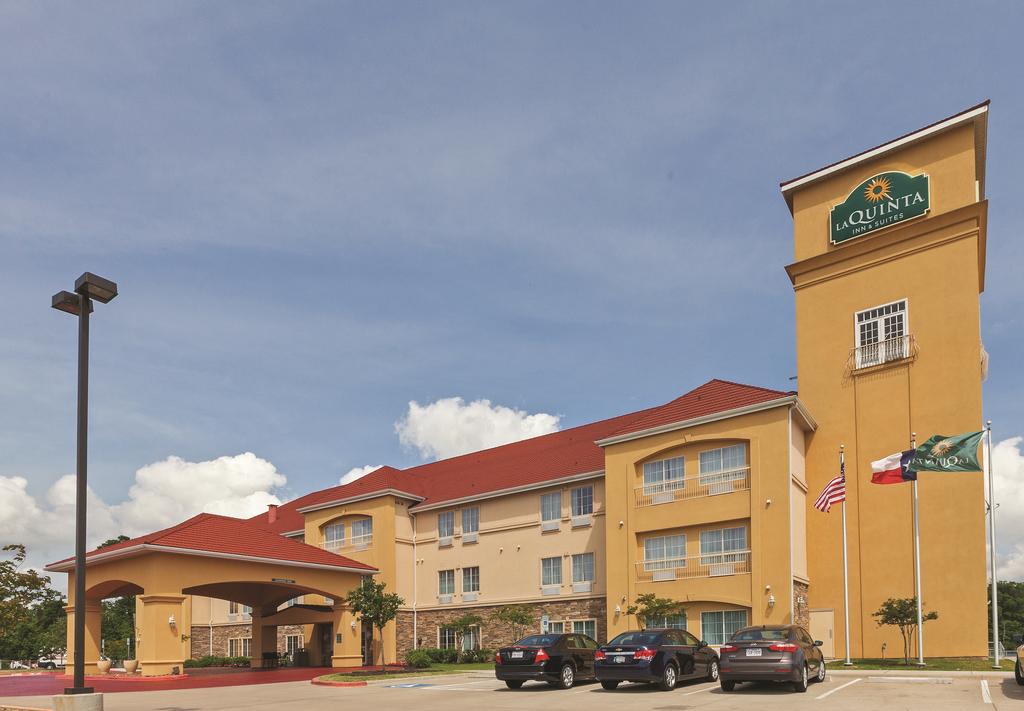 La Quinta Inn and Suites Bridge City