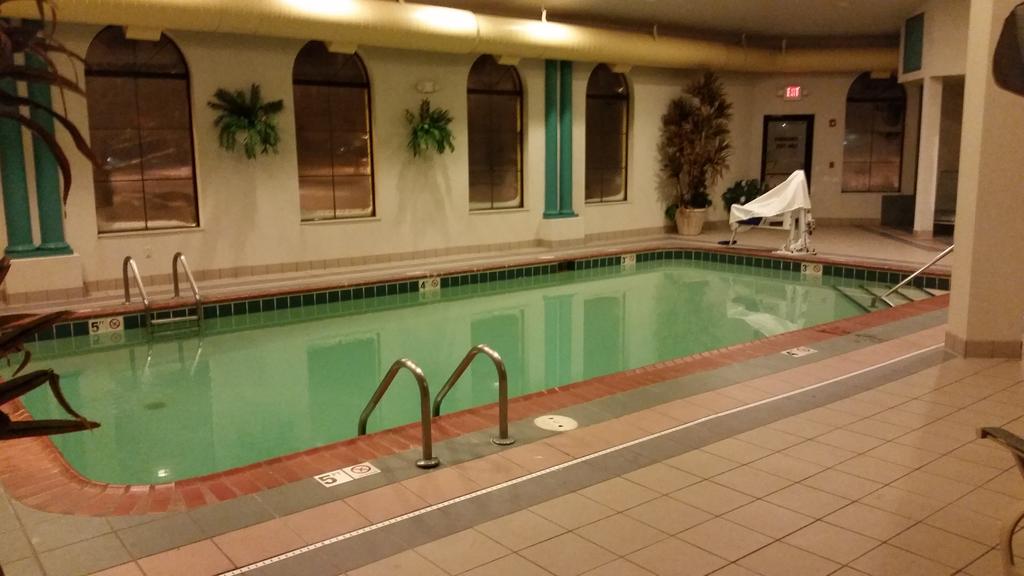 Days Inn and Suites Kalamazoo