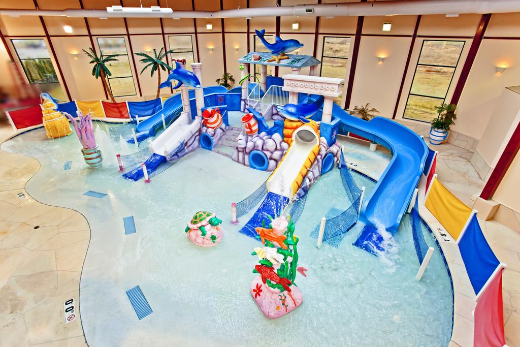 Grand Marquis Waterpark Hotel and Suites