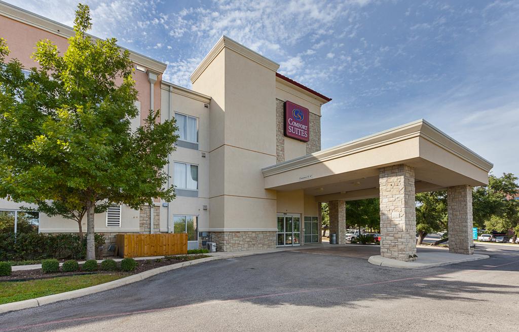 Comfort Suites Medical Center near Six Flags