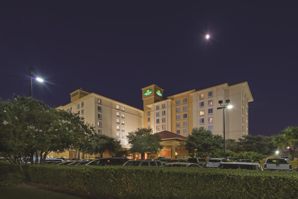 La Quinta Inn and Suites San Antonio Airport