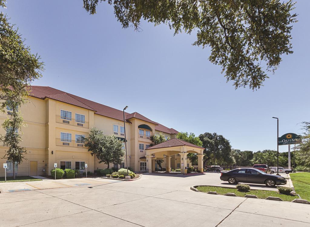 La Quinta Inn and Suites San Antonio The Dominion