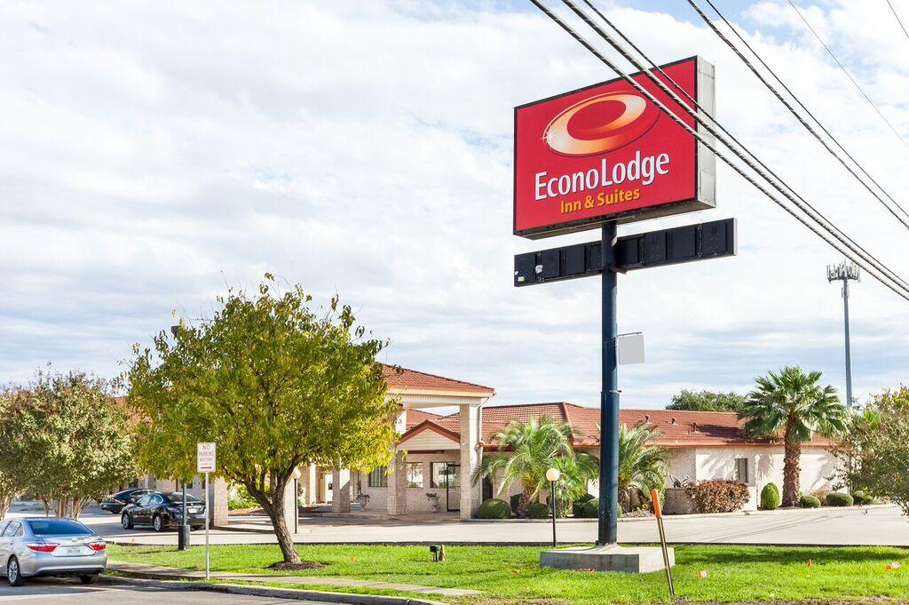 Econo Lodge Inn and Suites Fiesta Park