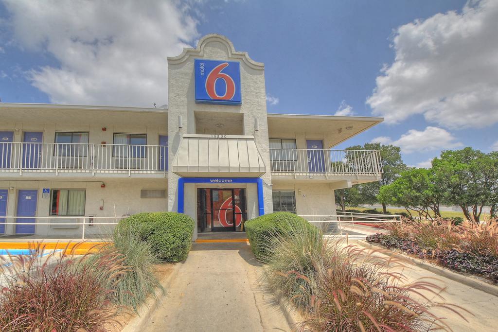 Motel 6 San Antonio - Fiesta