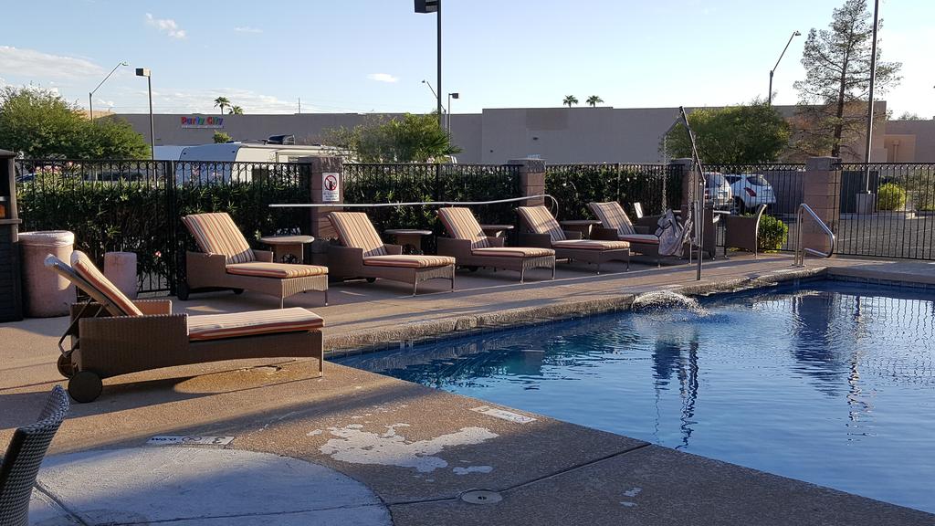 Ramada Inn Arrowhead Towne Center