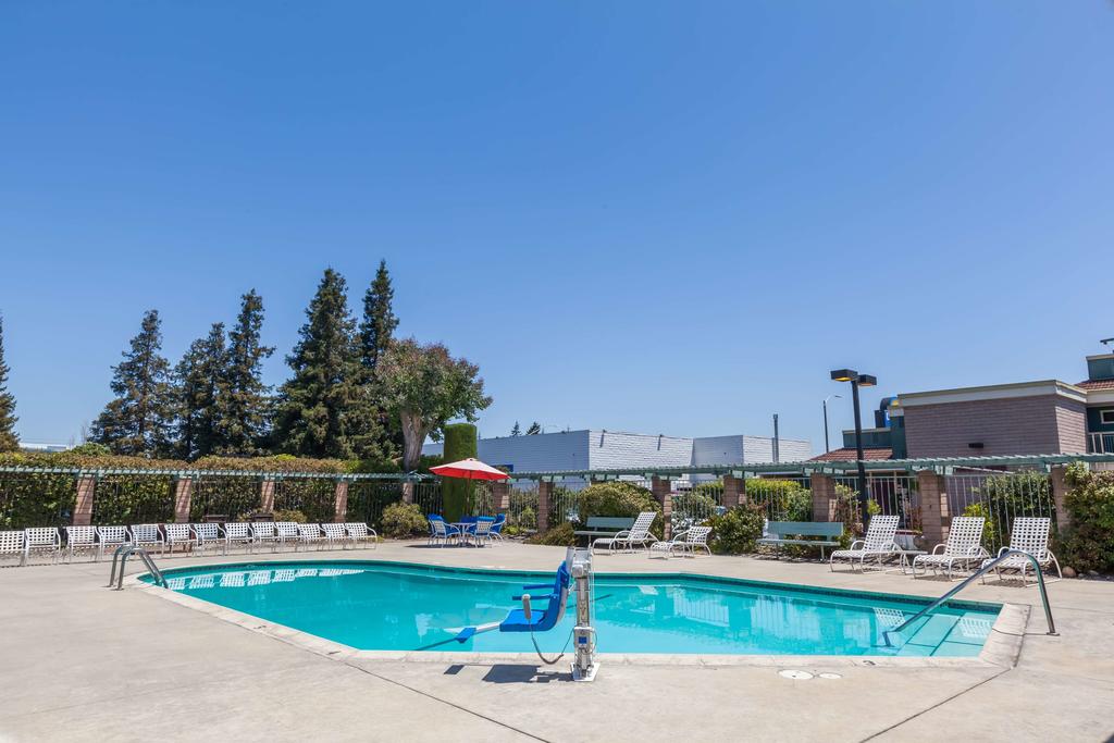 Days Inn and Suites Sunnyvale