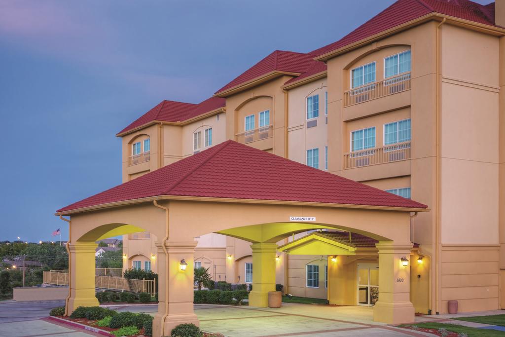 La Quinta Inn and Suites Fort Worth - Lake Worth