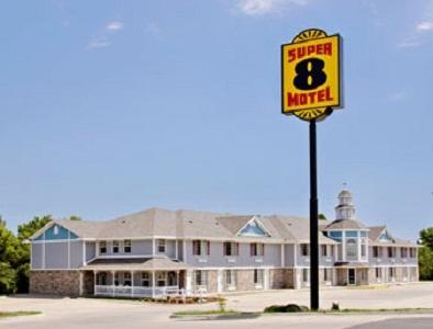 Super 8 Arkansas City KS