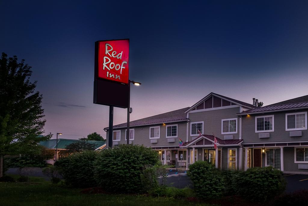 Red Roof Glens Falls Lake George