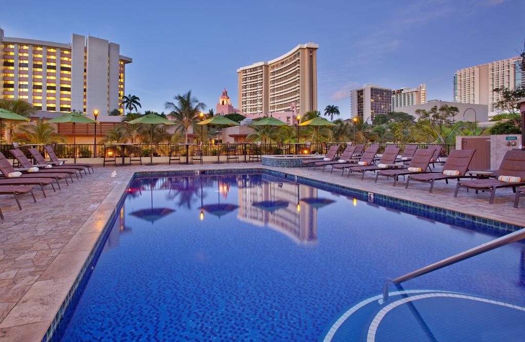 Holiday Inn Waikiki Beachcomber