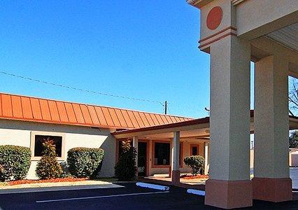 Econo Lodge Inn and Suites