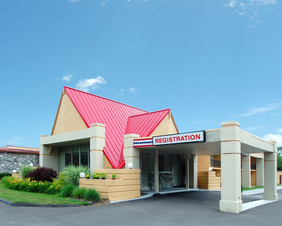 Econo Lodge Inn and Suites Binghamton