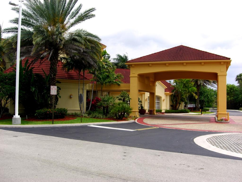 La Quinta Inn and Suites Ft Lauderdale Plantation