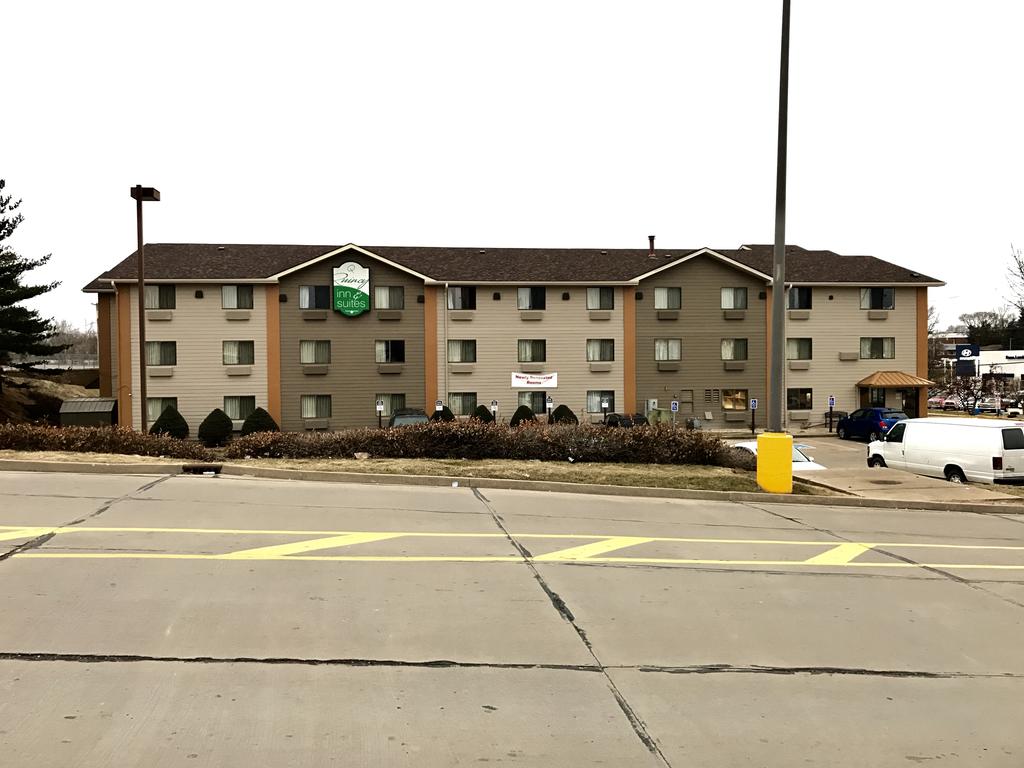 Quincy Inn and Suites