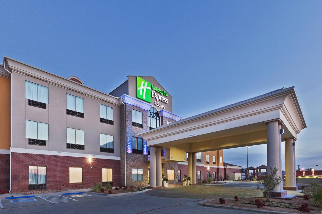 Holiday Inn Express Suites Brownfield