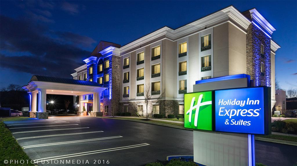 Holiday Inn Express Suites Stroudsburg