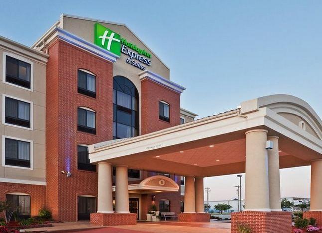 Holiday Inn Express and Suites Great Bend