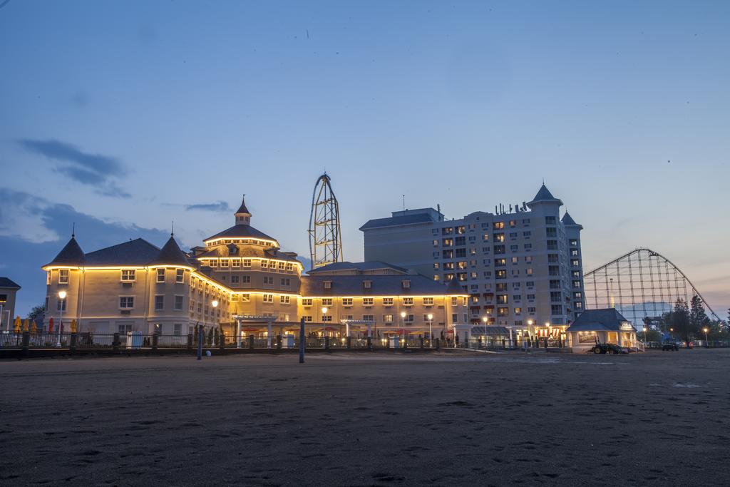 Cedar Point Hotel Breakers