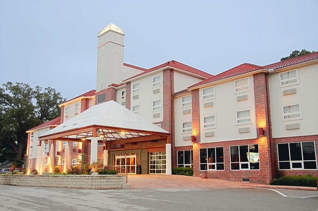 Best Western Plus Sandusky Hotel and Suites