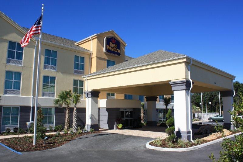 BEST WESTERN PLUS Chain of Lakes Inn and Suites