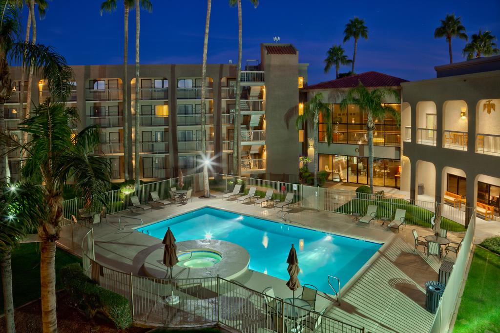 BEST WESTERN PLUS Scottsdale Thunderbird Suites