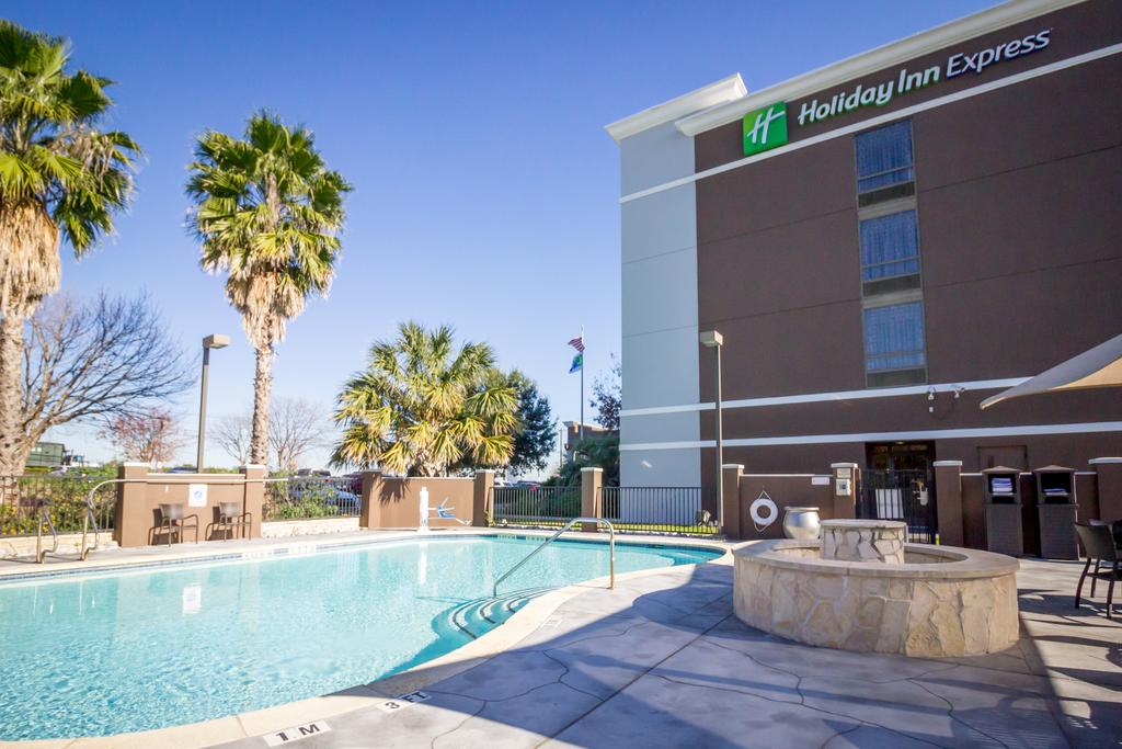 Holiday Inn Express Hotel and Suites Austin Airport