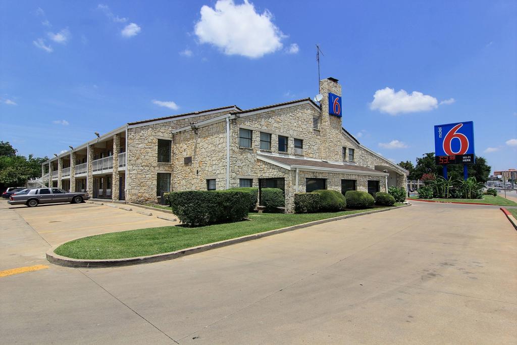 Motel 6 Austin Central - South-University of Texas