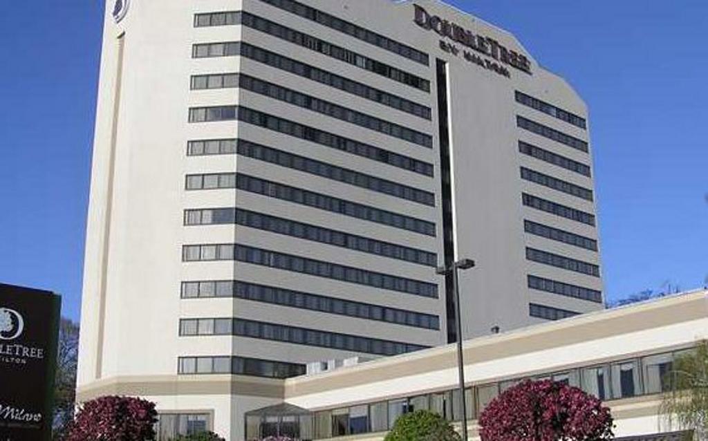 DoubleTree by Hilton Fort Lee - George Washington Bridge