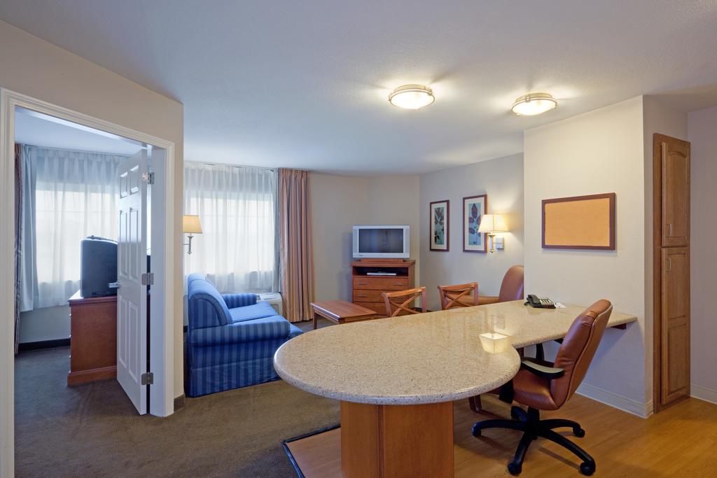 Candlewood Suites West