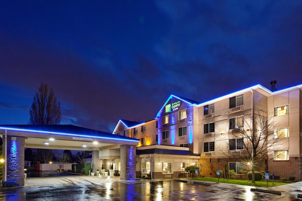 Holiday Inn Express And Suites