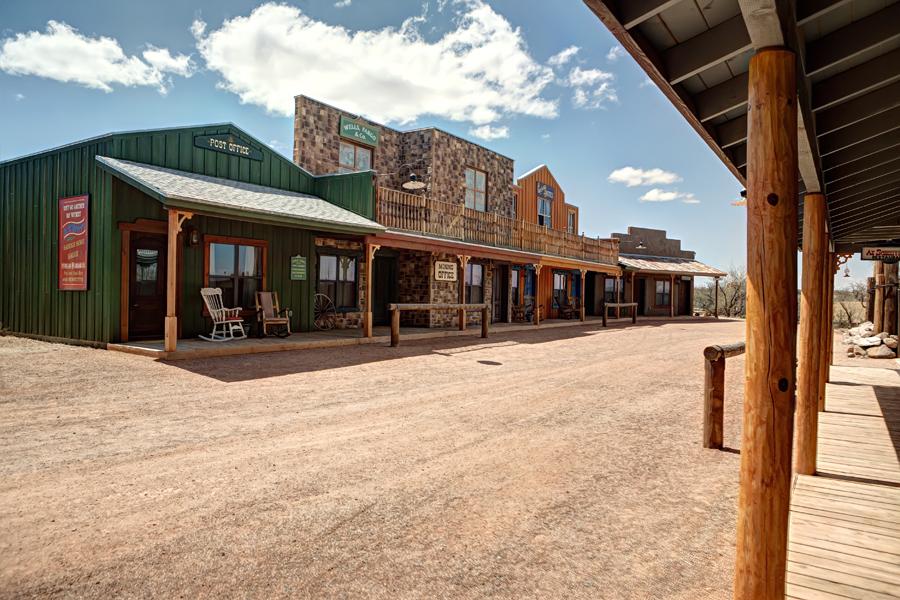 Tombstone Monument Guest Ranch