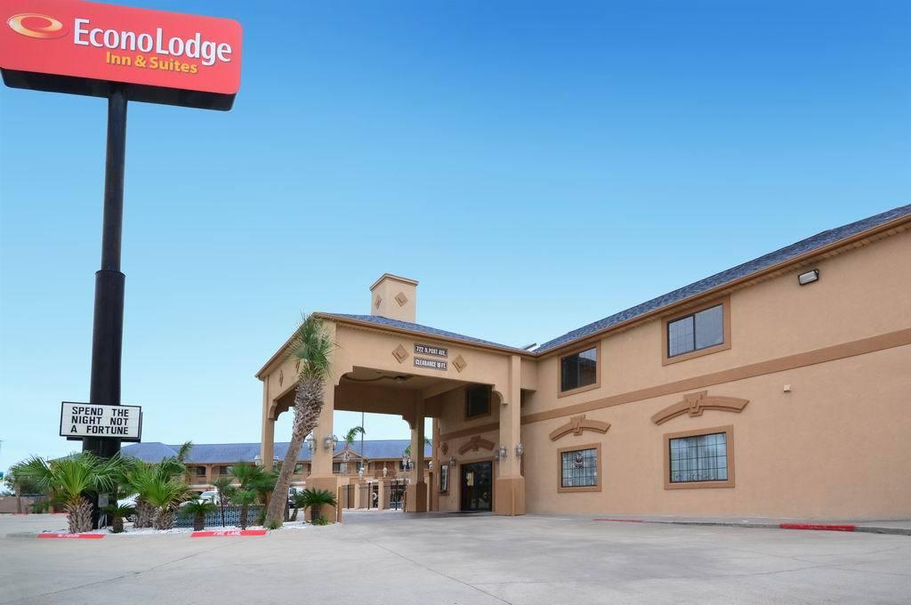 Econo Lodge and Suites