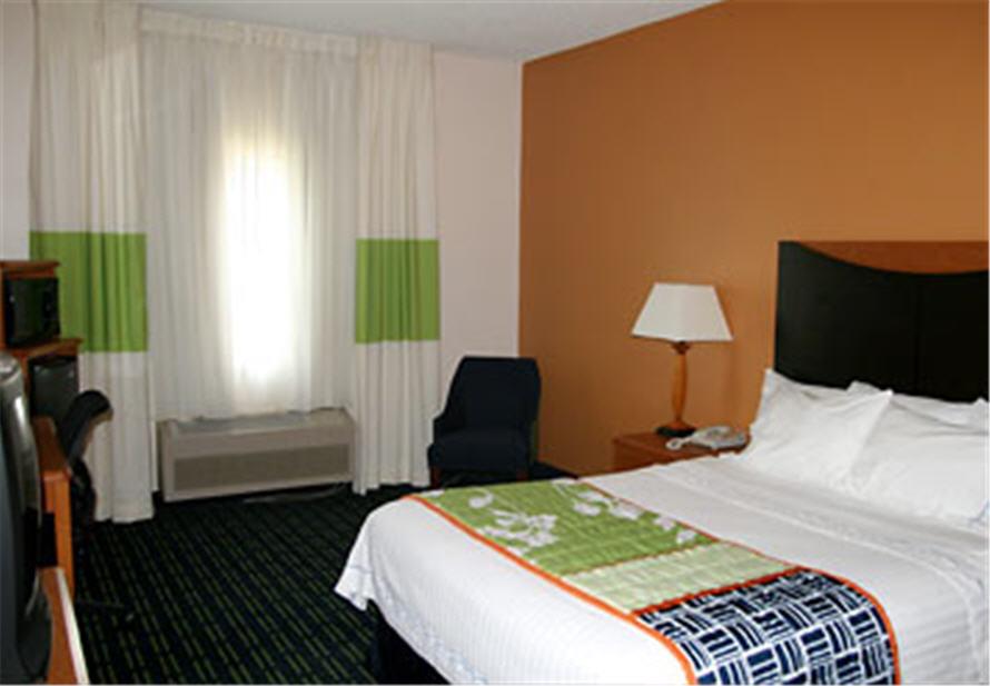 Fairfield Inn and Suites Tulsa SoutheastCrossroads Village