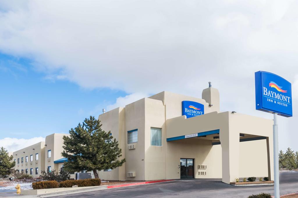 Baymont Inn and Suites Santa Fe