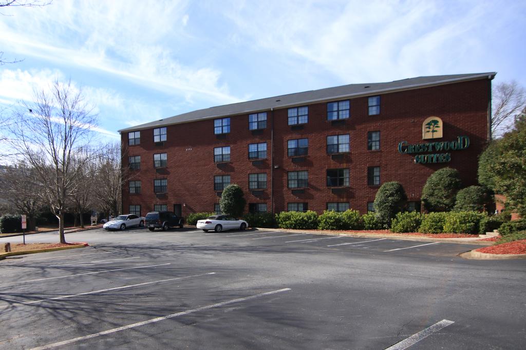 Crestwood Suites Kennesaw Town Center