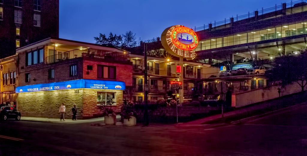 Voyageur Lakewalk Inn