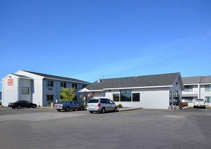 Econo Lodge Near Miller Hill Mall