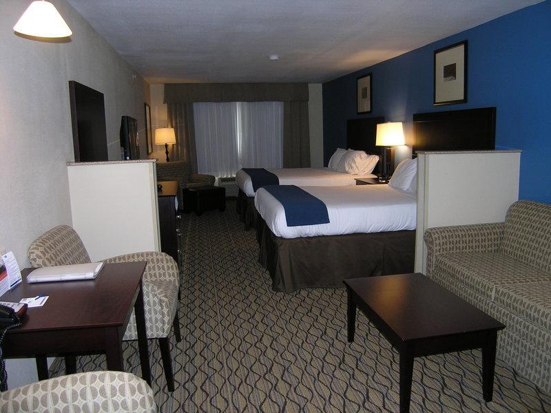 Holiday Inn Express Suites Butler