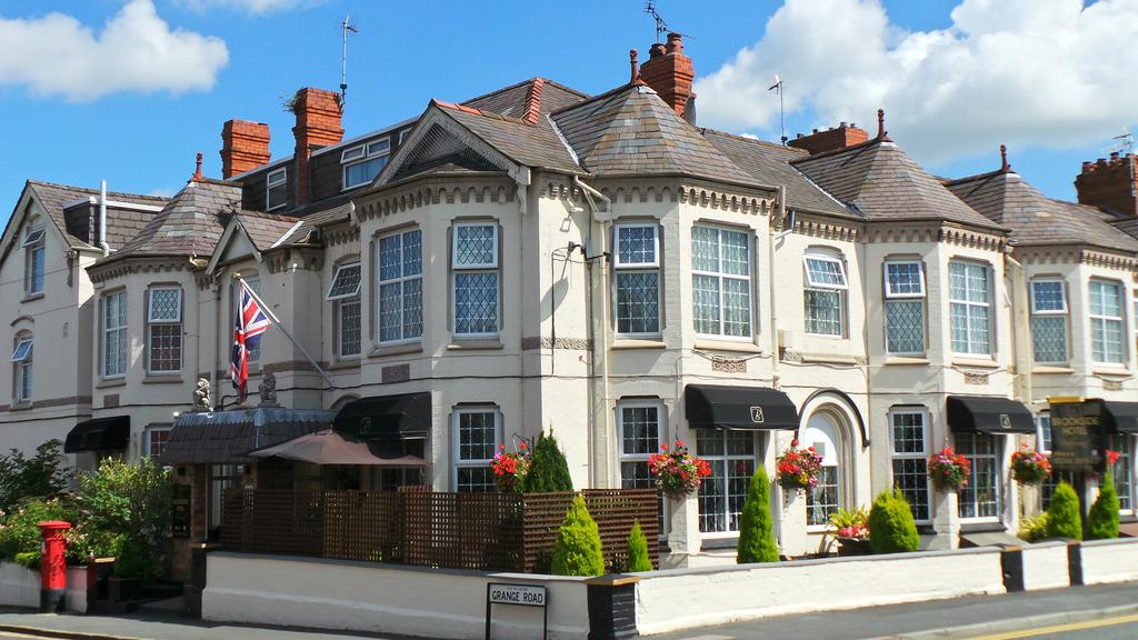 Brookside Hotel and Restaurant