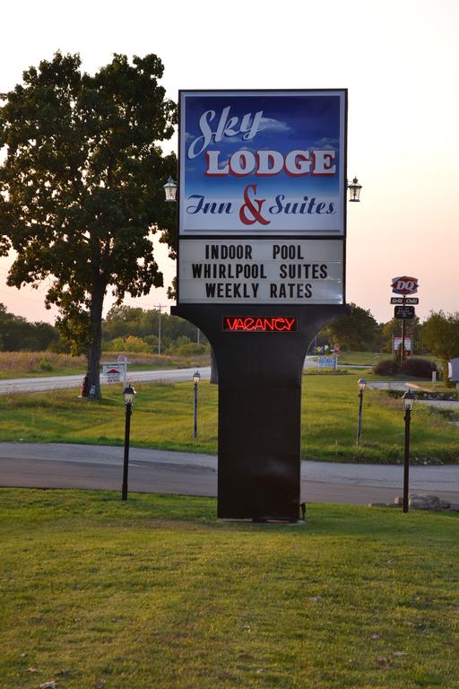 Sky Lodge Inn And Suites