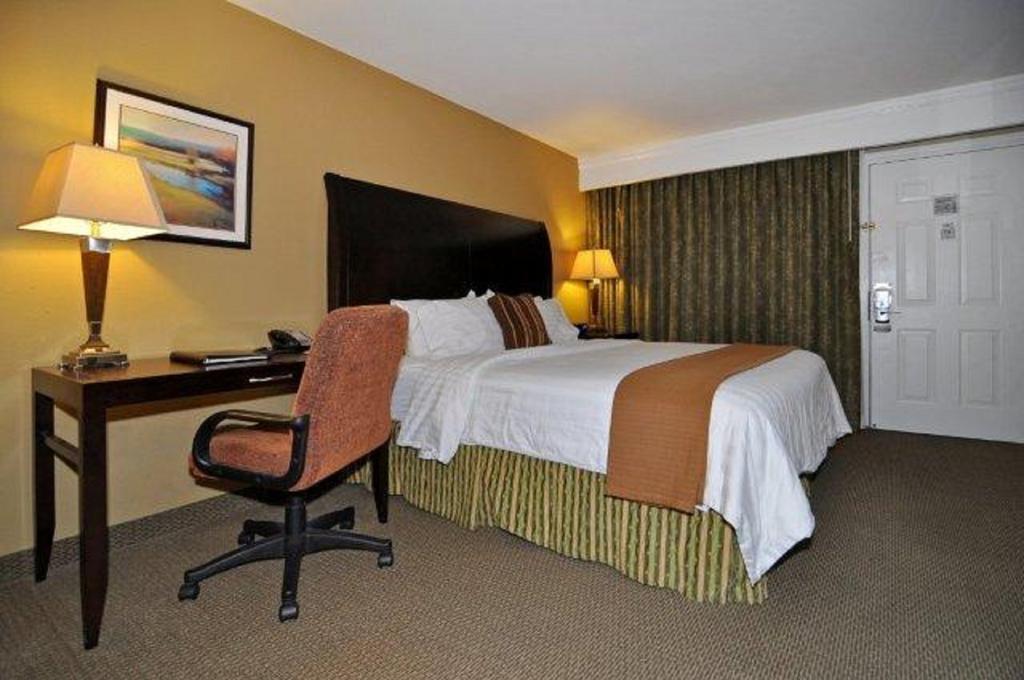 BEST WESTERN PLUS Meridian Inn and Suites - Anaheim-Orange