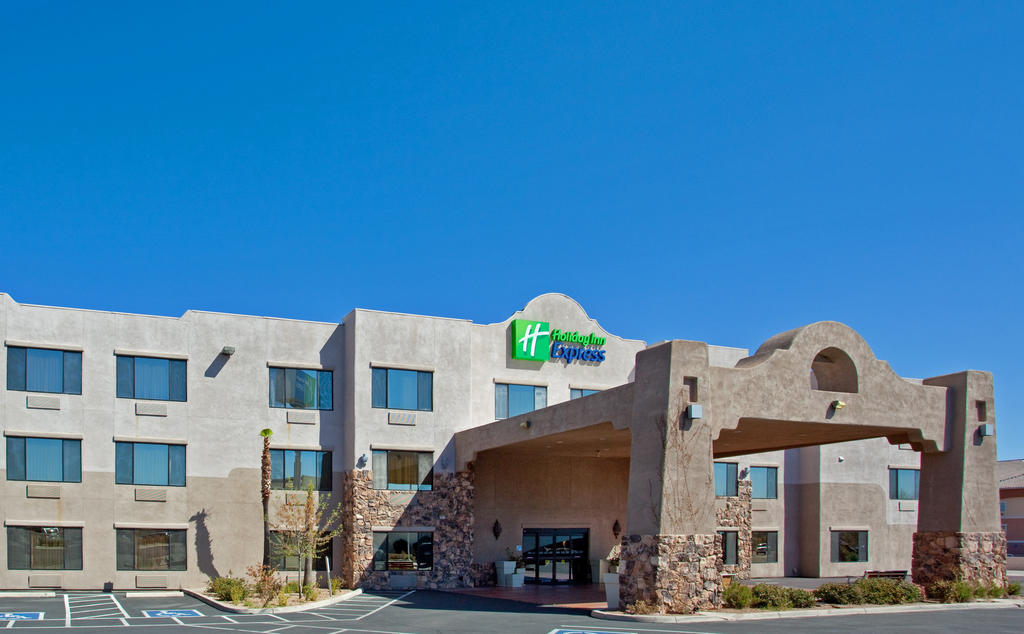 Holiday Inn Exp-Stes Nogales