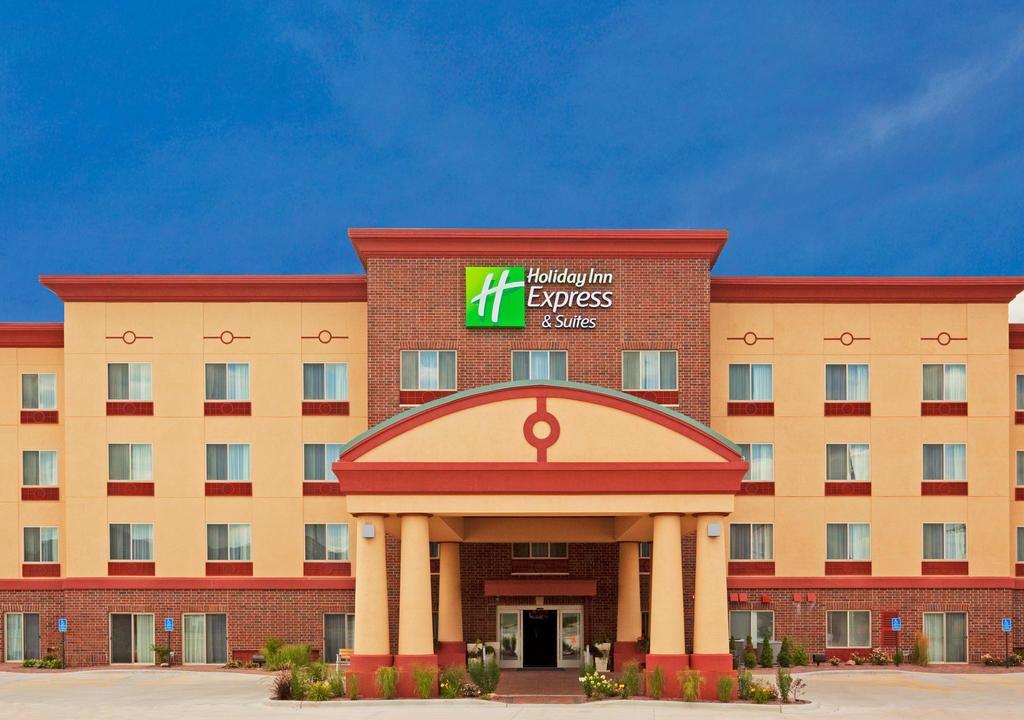 Holiday Inn Express Suites Winona