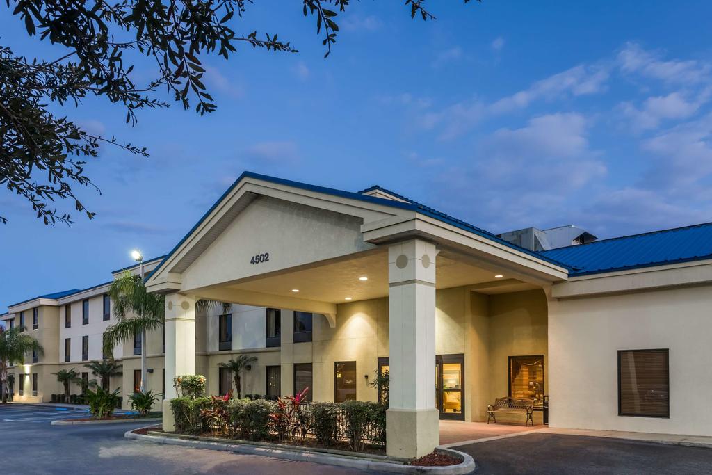 Days Inn and Suites Lakeland