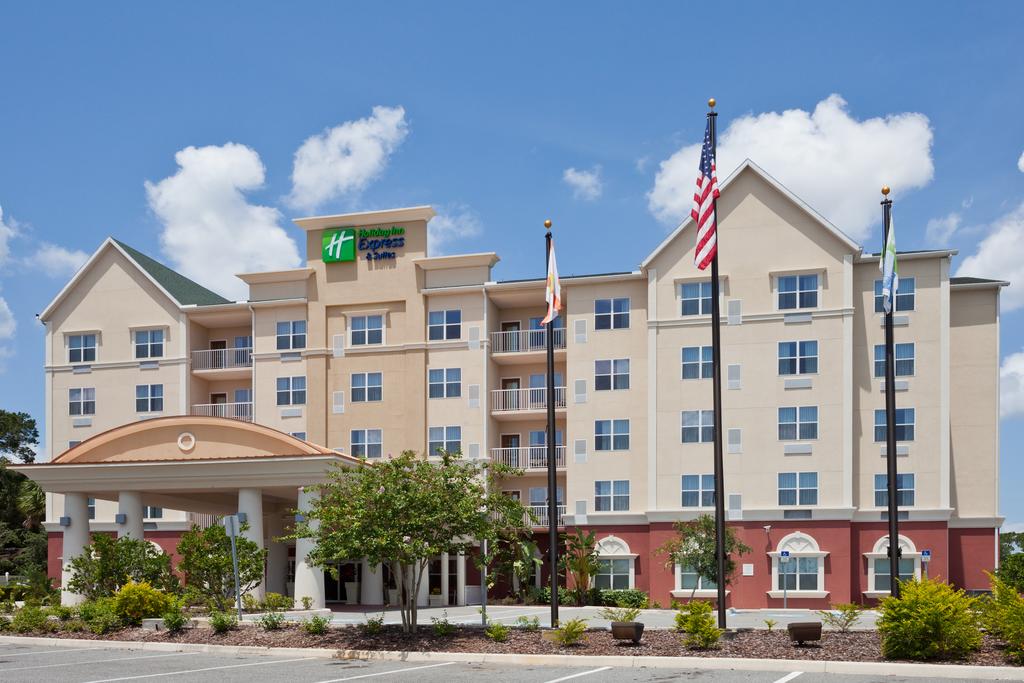 Holiday Inn Express and Suites North