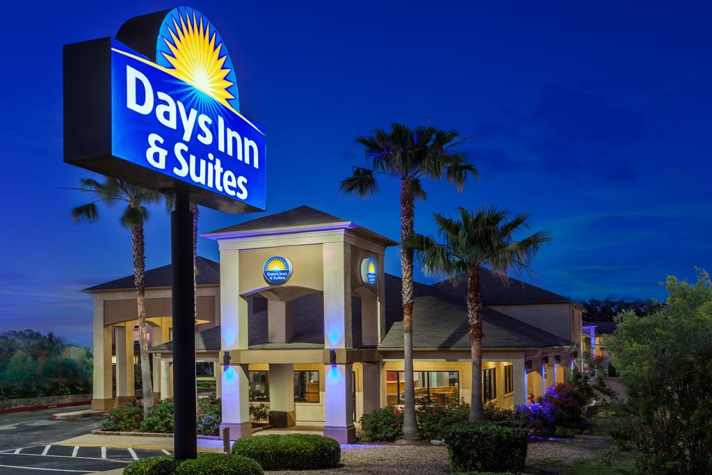 Days Inn and Suites Huntsville