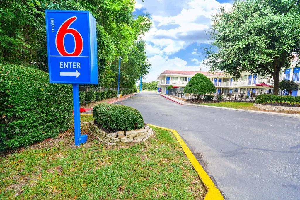 Motel 6 Huntsville TX