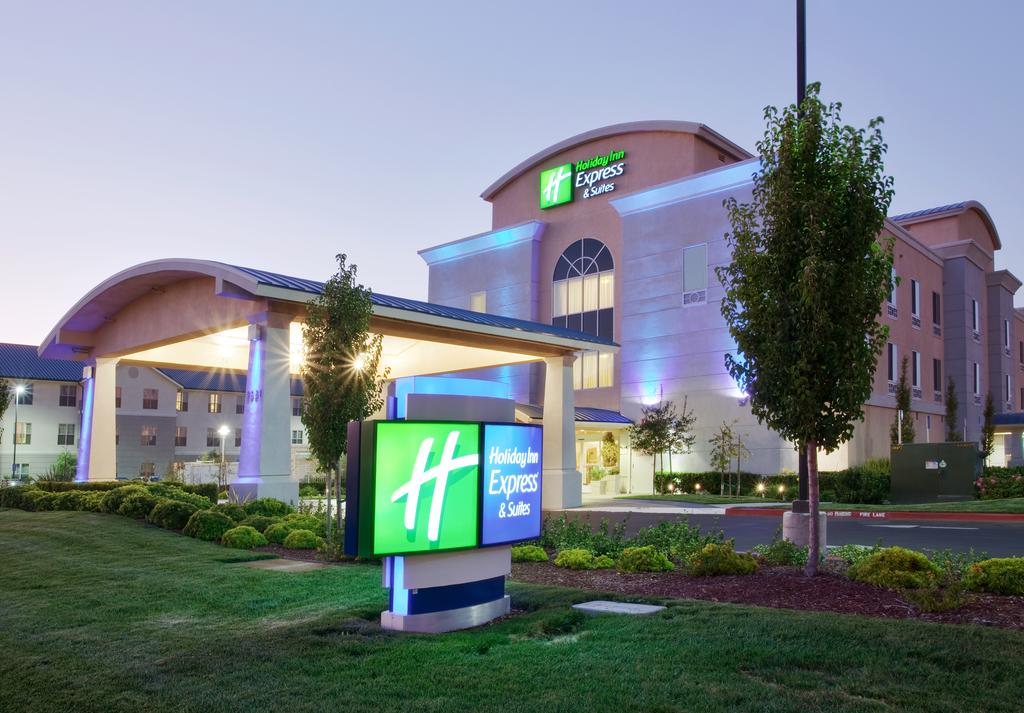 Holiday Inn Exp Stes Airport